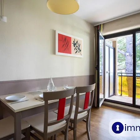 Air-conditioned In With Swimming Pool Daire Mandelieu