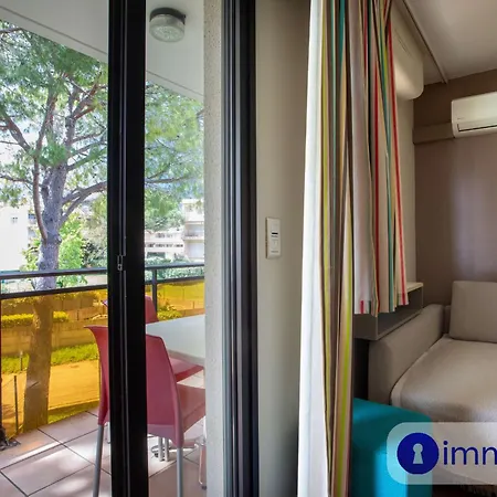 Air-conditioned In With Swimming Pool Apartamento Mandelieu